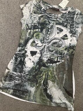 Body Central Short Sleeve Graphic Tee in Black, White, Green